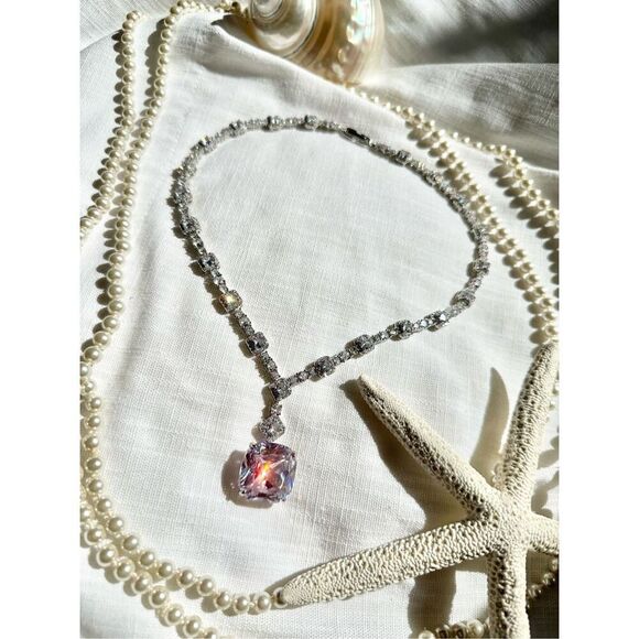 Stunning cushion cut cubic zirconia statement necklace - Picture 7 of 15